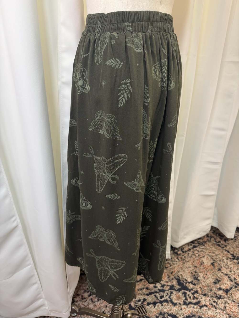 Disturbia ‘Callopistria Moth Print Midi Skirt’ in Olive Green Size 10 - Picture 16 of 16